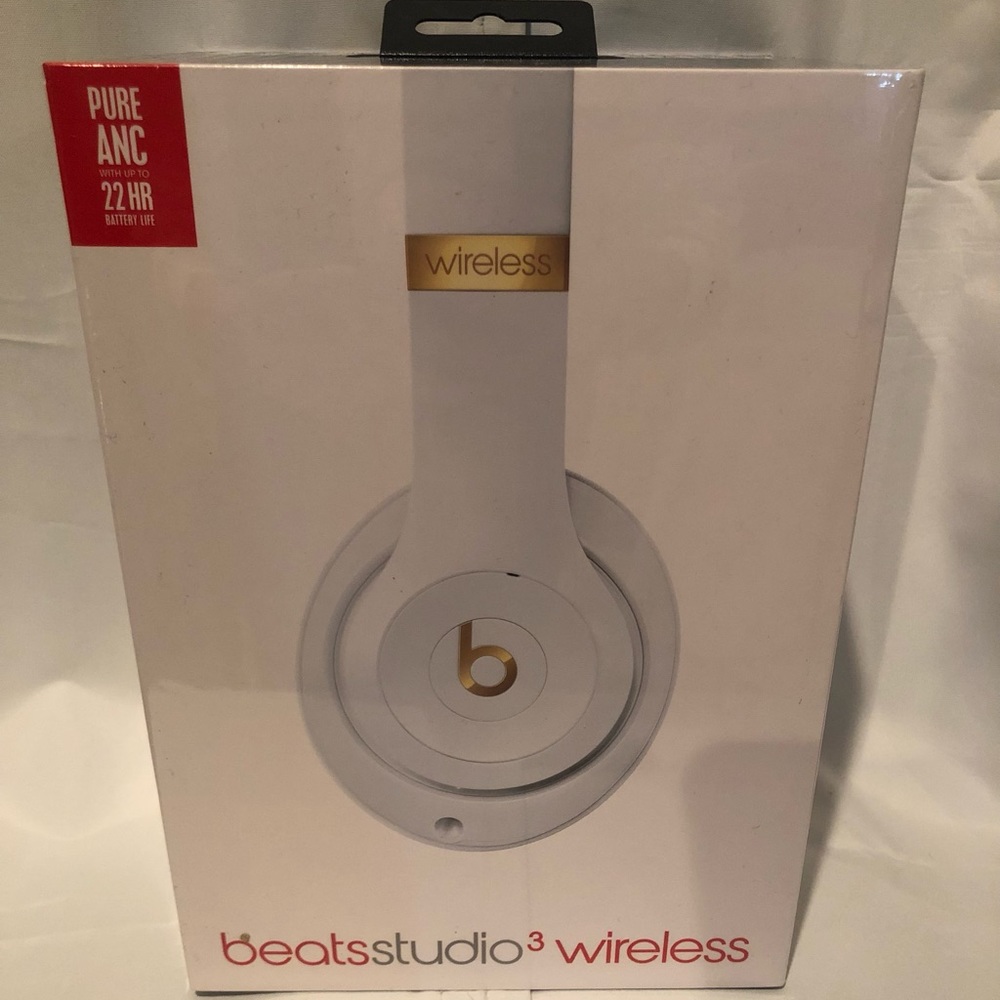 Beats Studio3 Wireless Headphones by Dr. Dre